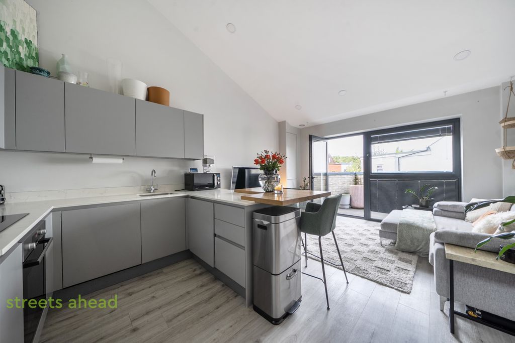 Property photo 2 of 12 4A0cd21B-6446-412...