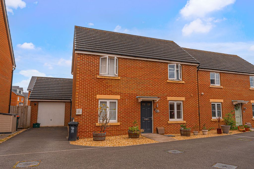 Property photo 1 of 37