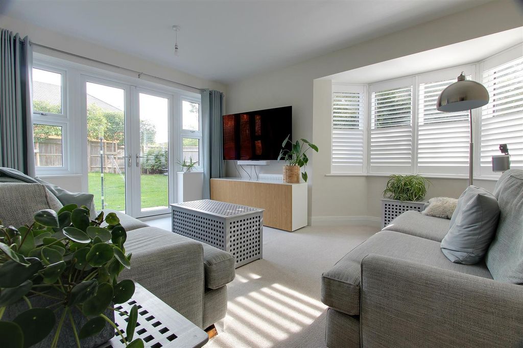 Property photo 2 of 21