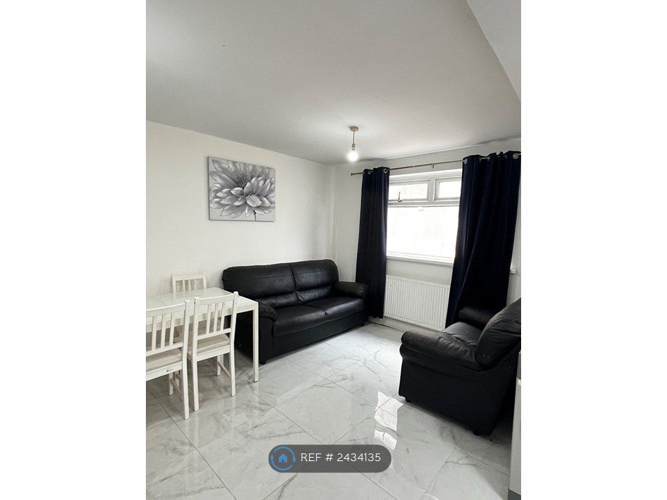 Property photo 1 of 10 Living Room