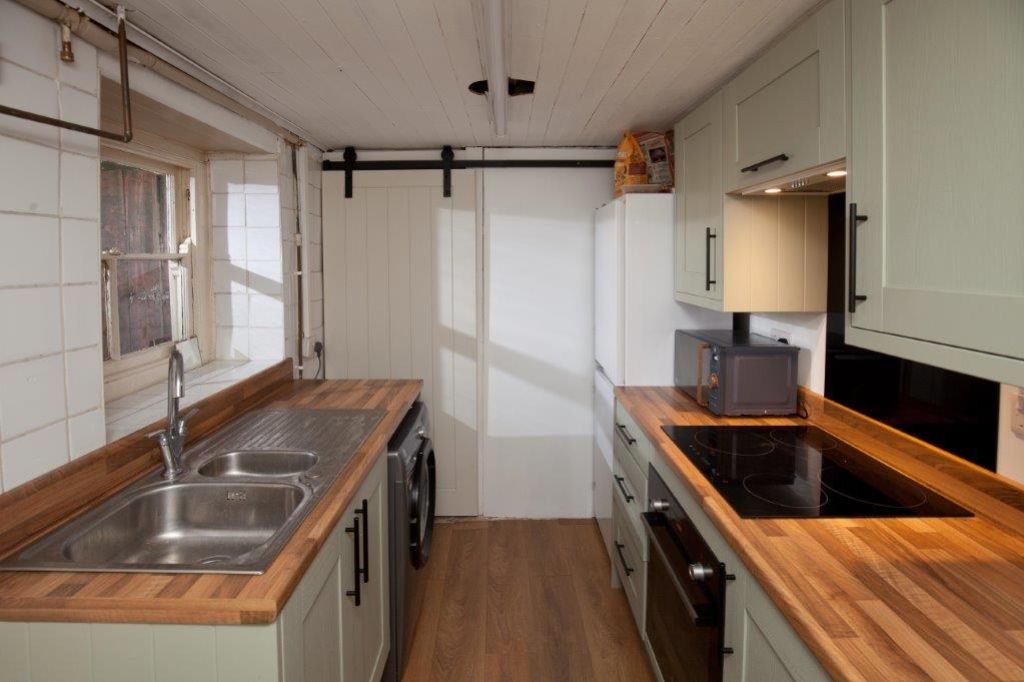 Property photo 3 of 6 Kitchen