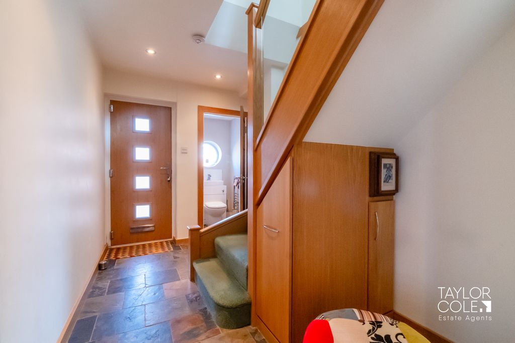 Property photo 2 of 25