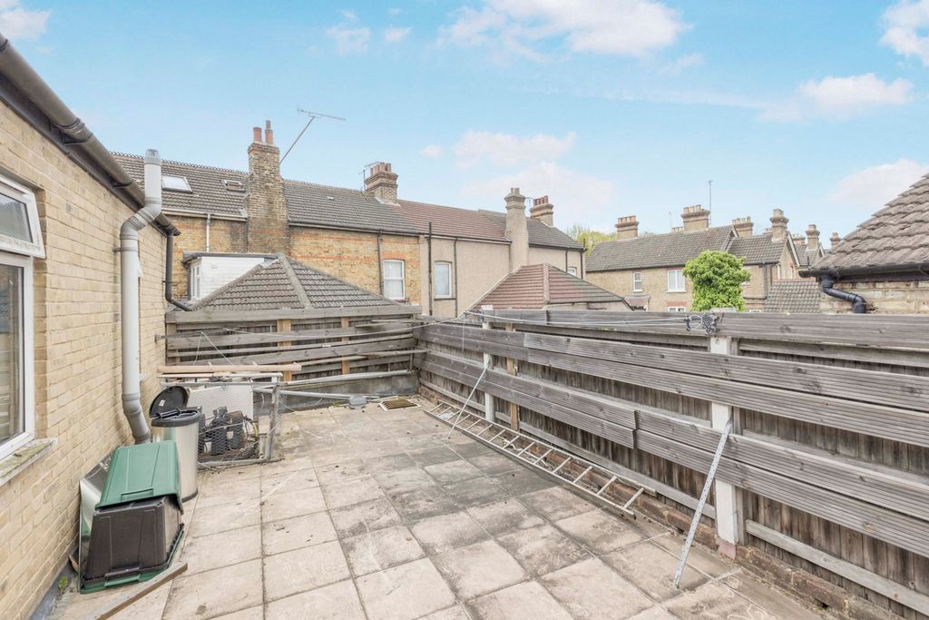 Property photo 2 of 10 Garden