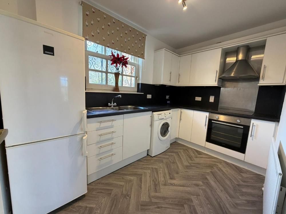 Property photo 2 of 8 5E5Fd4E8−3307−4d8B−Bf49−B0
