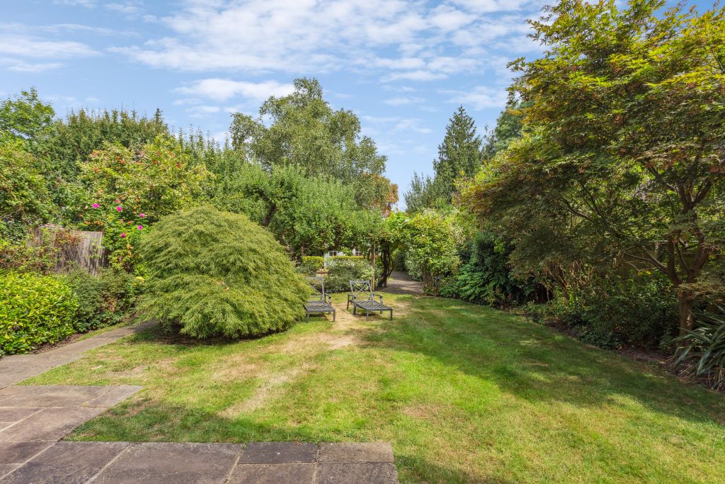 Property photo 2 of 27