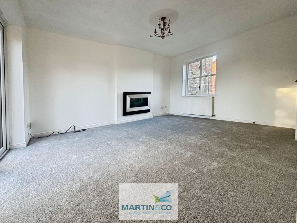 Property photo 2 of 21 62d03d67--40C5-Bb3E-Adfb14Beb04C-38771-00000E333Fa