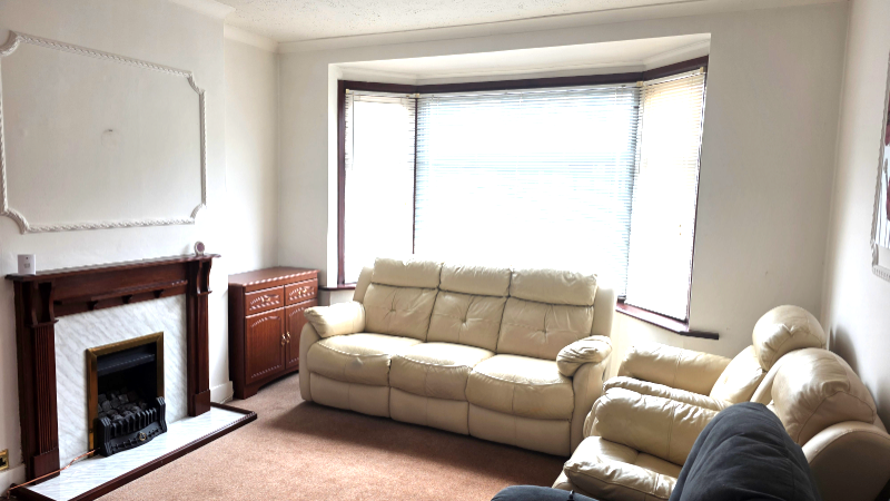 Property photo 1 of 8 3 Bed Terraced House To Rent , Dagenham East Rm10