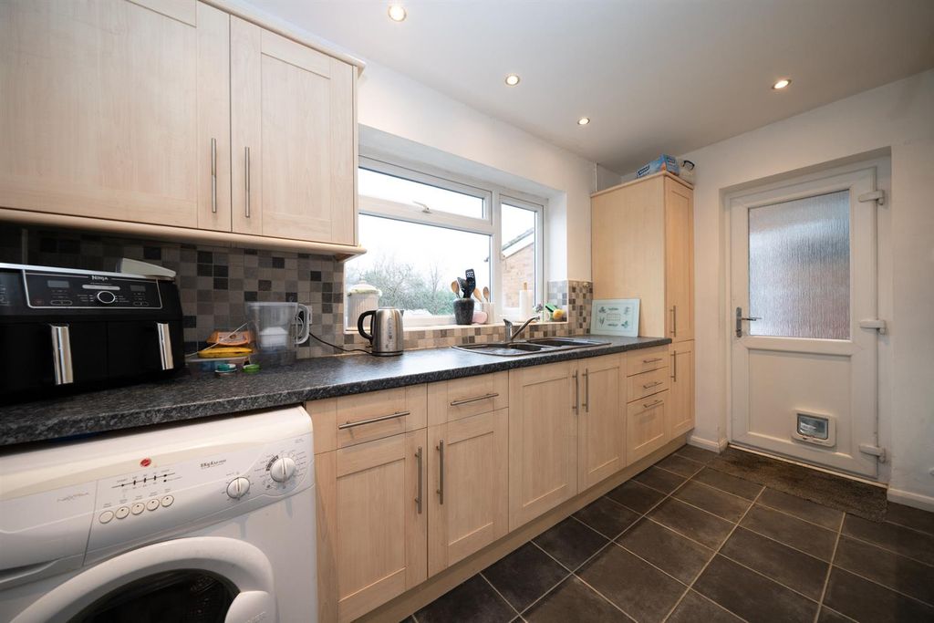 Property photo 3 of 23 Kitchen