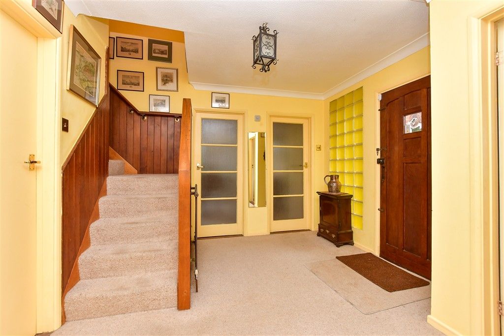 Property photo 3 of 19 Entrance Hall