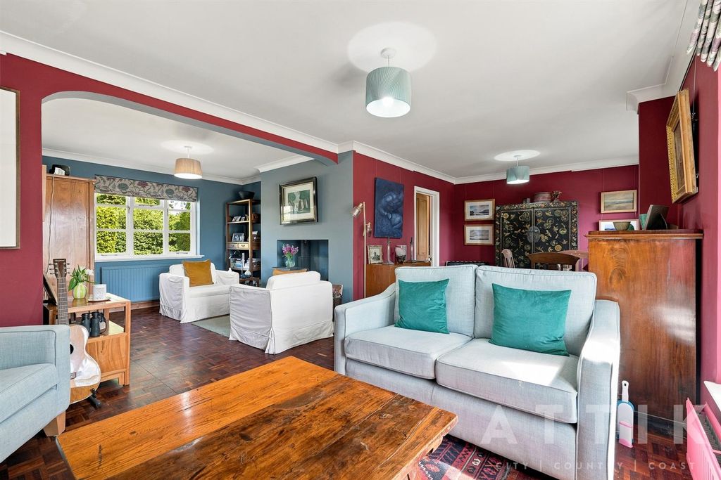 Property photo 2 of 64 Willow_Tree_057.Jpg
