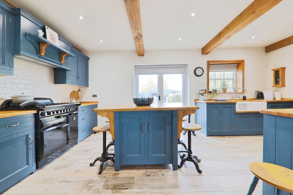 Property photo 2 of 20 4587524