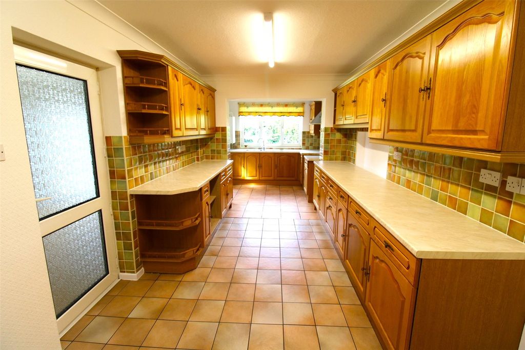 Property photo 2 of 19 Picture No. 15