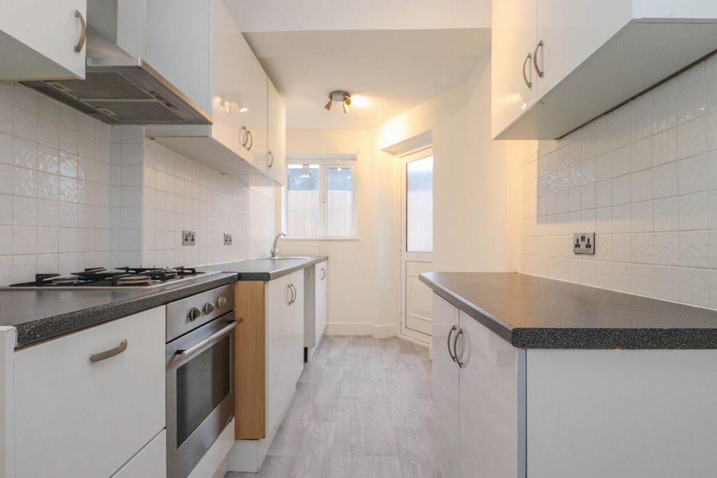 Property photo 2 of 11 Kitchen