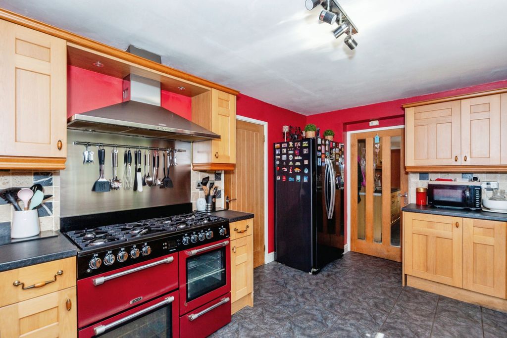 Property photo 2 of 22 Kitchen