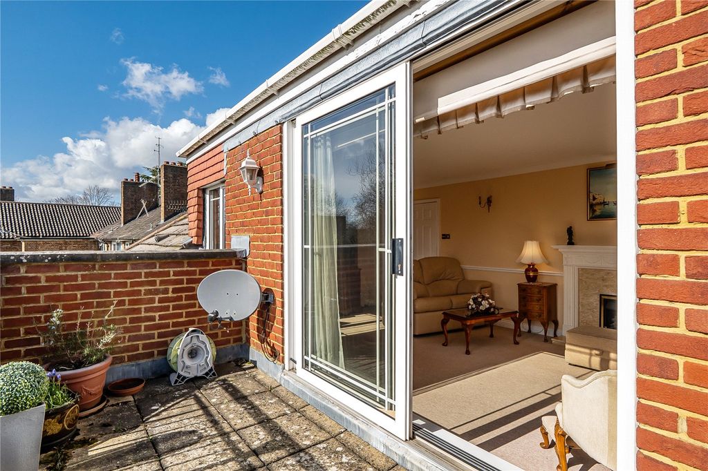 Additional image 5 of 3 bed flat for saleCulloden Road, Enfield EN2
