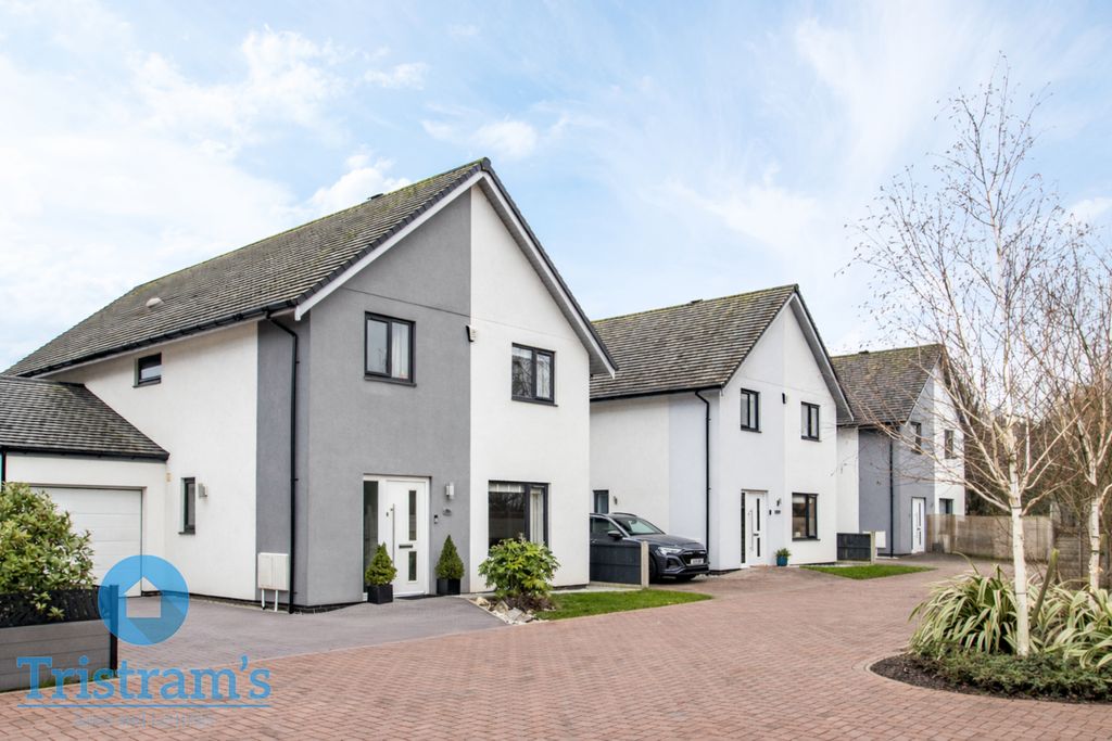 Property photo 1 of 39