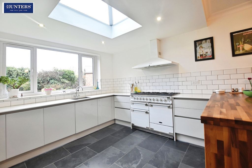 Property photo 2 of 31 Kitchen