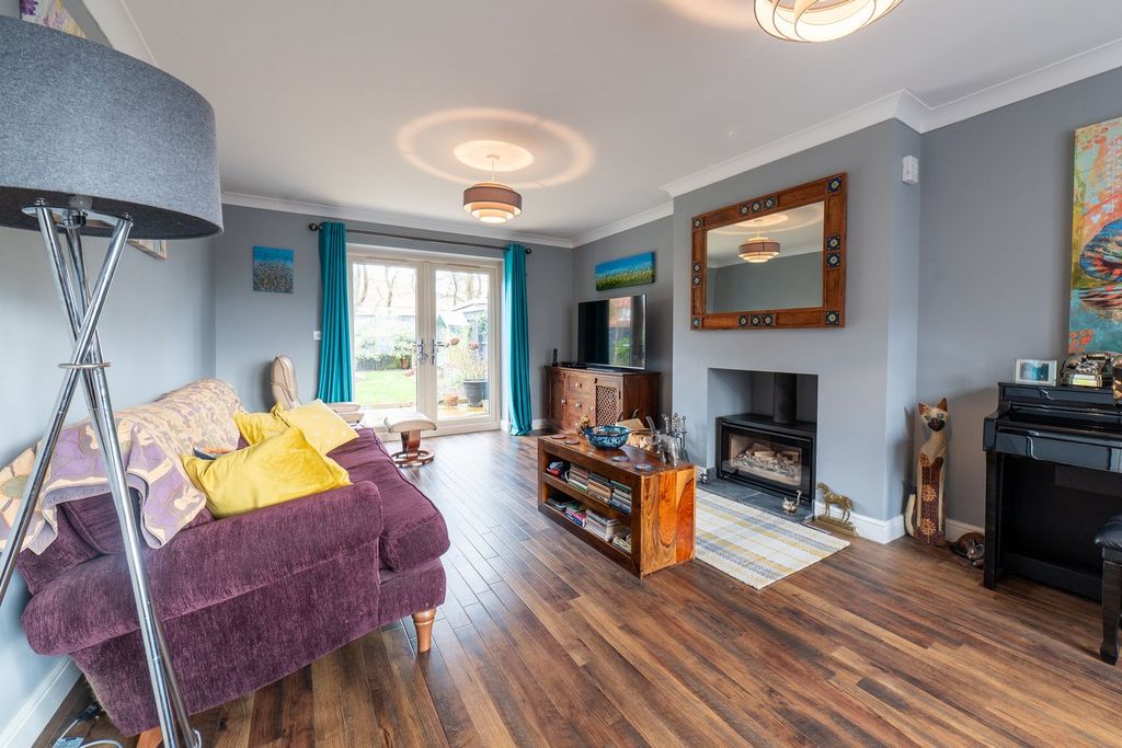 Property photo 2 of 27