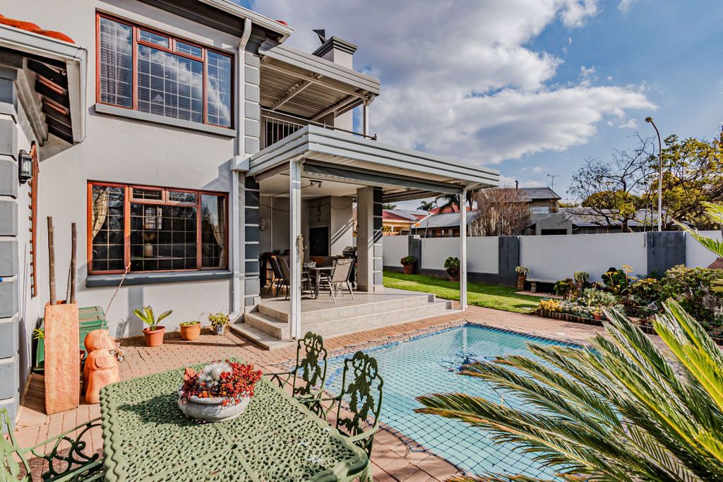 Property photo 3 of 63 Cn1707369