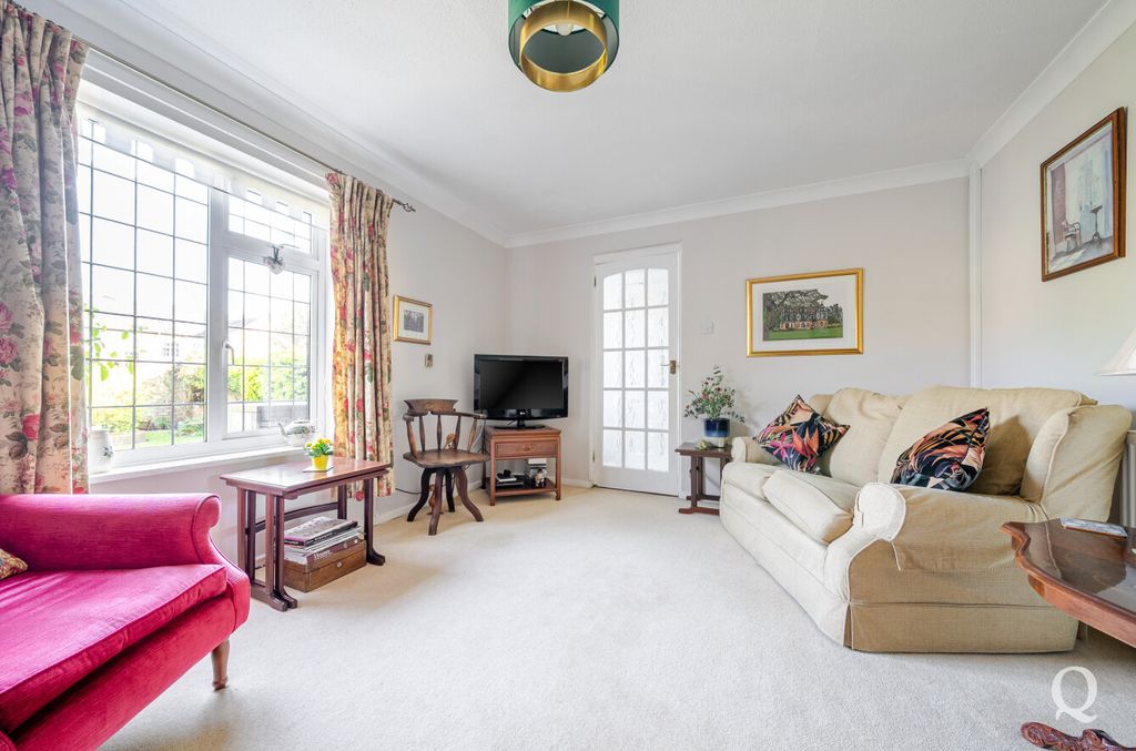 Property photo 3 of 23 18838292-6041-44E...