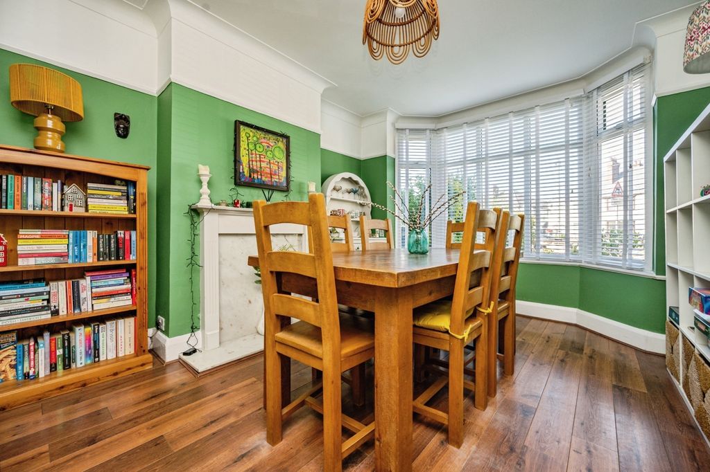 Property photo 3 of 18 Pbox-Img.Jpg
