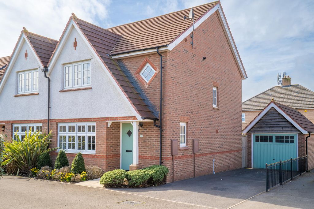 Property photo 1 of 18 Front (Exterior)