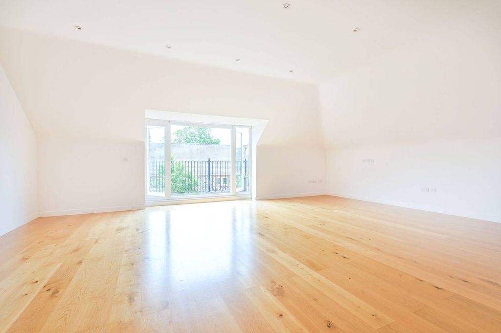 Property photo 2 of 28