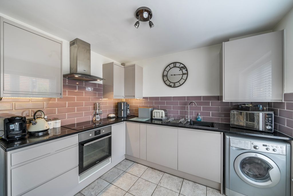 Property photo 2 of 17 13303628688B92B94B666
