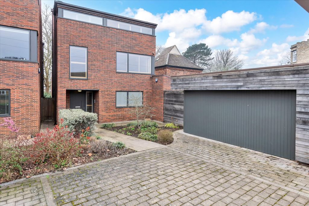 Property photo 3 of 18 Image