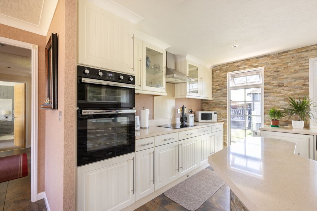 Property photo 2 of 14 Kitchen