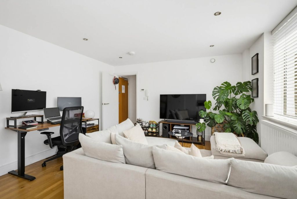 Property photo 3 of 9