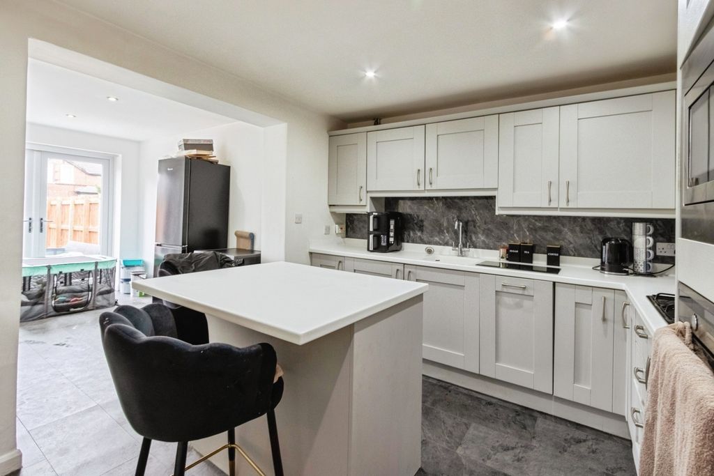 Property photo 3 of 17 Pbox-Img.Jpg