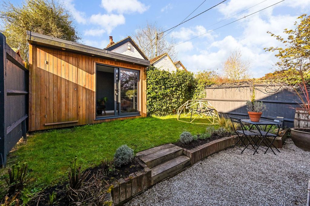Property photo 2 of 20