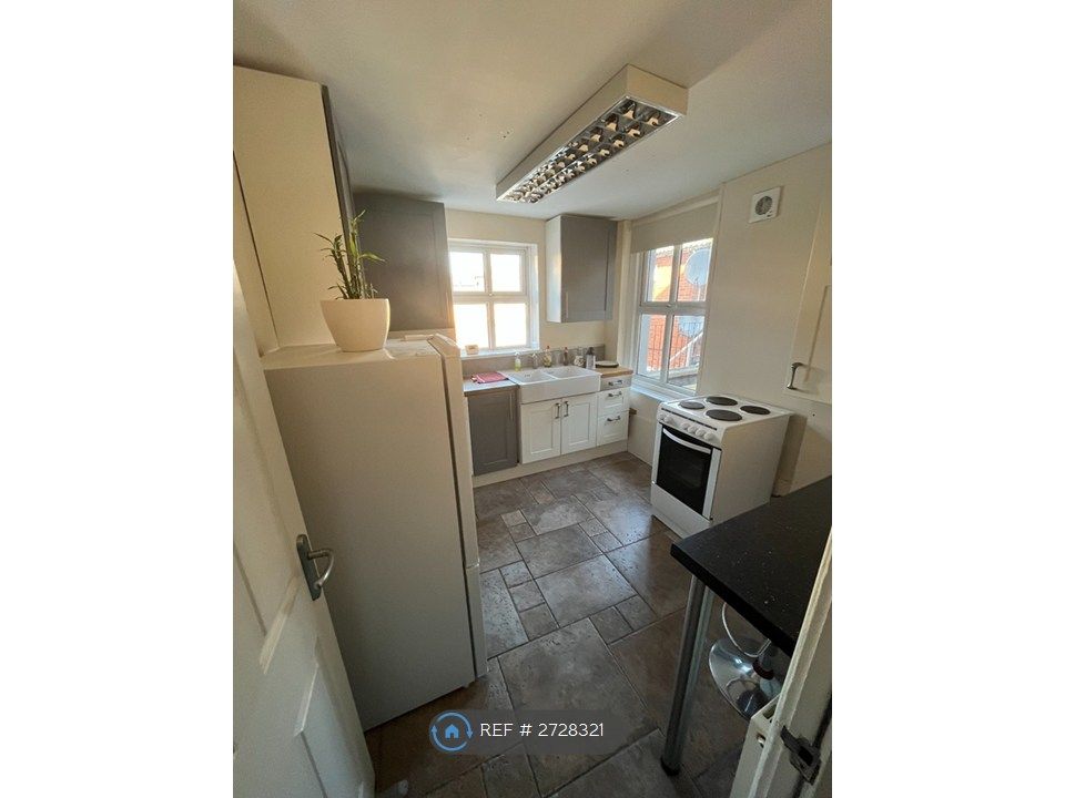 Property photo 2 of 7 Kitchen