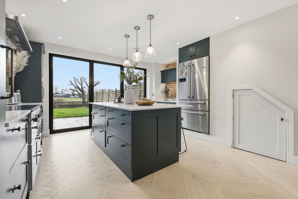 Property photo 3 of 19