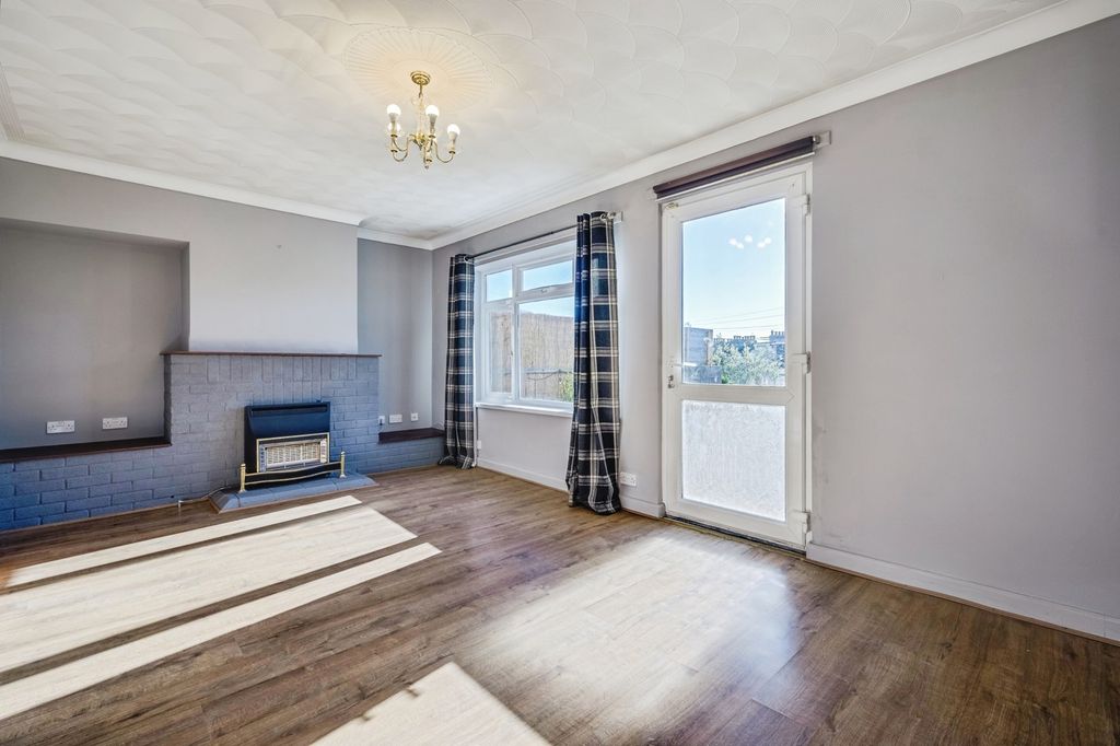 Property photo 3 of 17 Photo