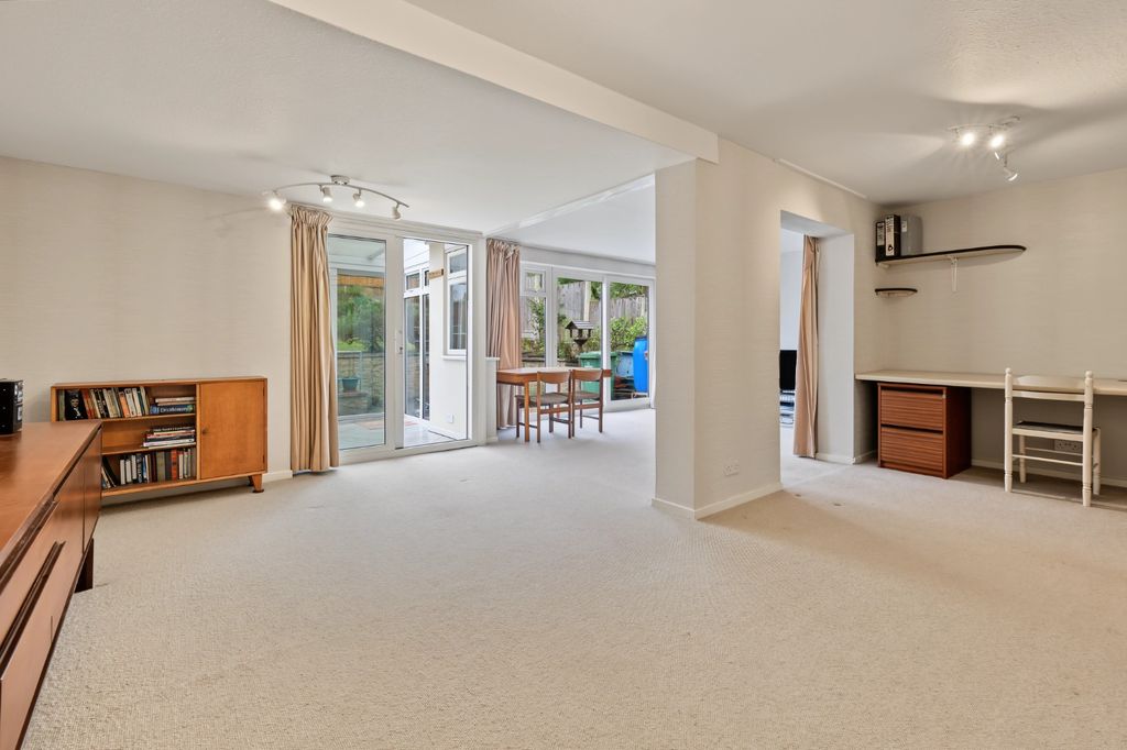 Property photo 3 of 22 6109525