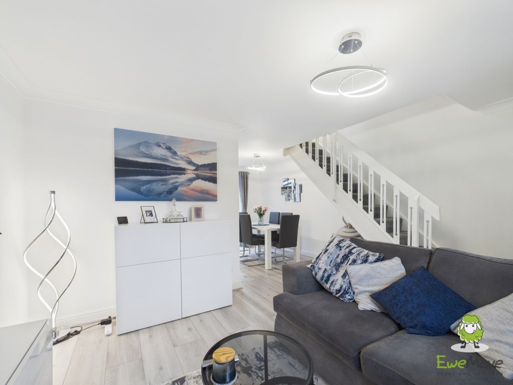 Property photo 3 of 25 Ewemove Basingstoke Estate Agents - Beecham Berry