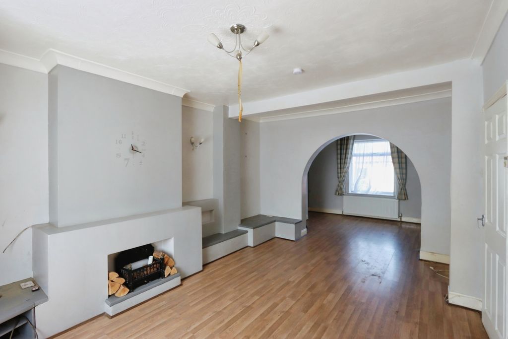 Property photo 2 of 17 Photo