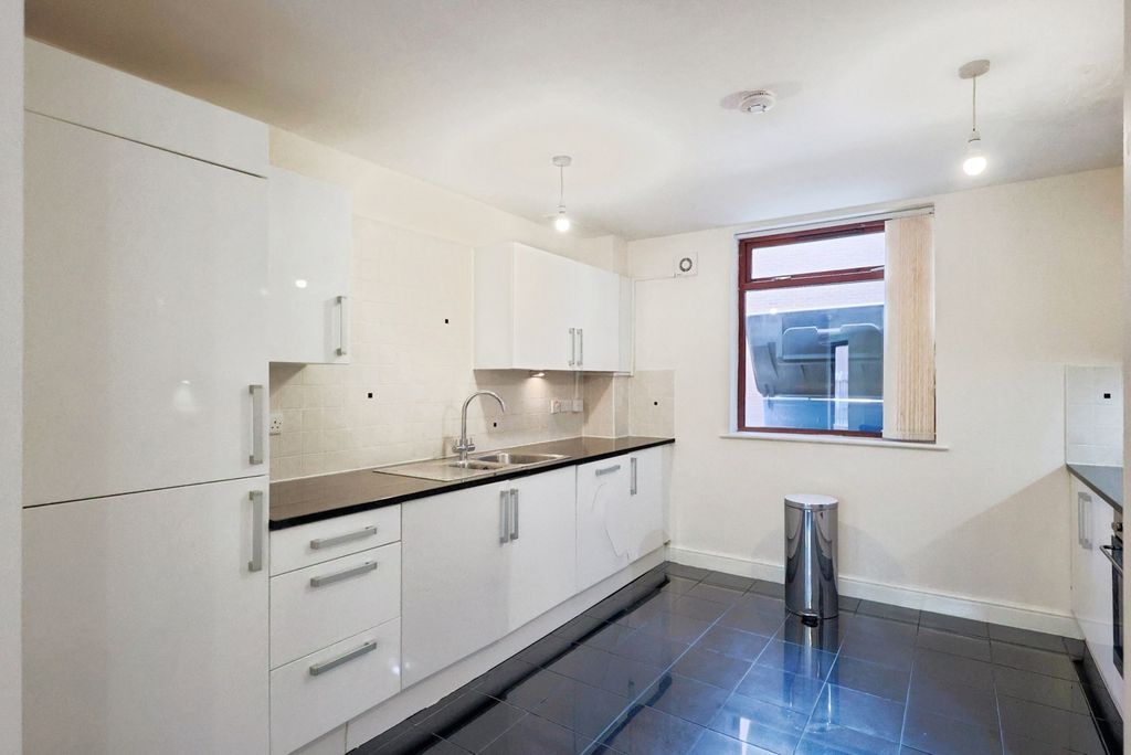 Property photo 3 of 17 Photo