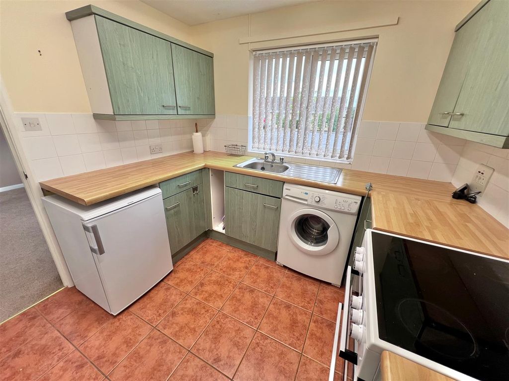 Property photo 3 of 12 Kitchen 2.Jpg
