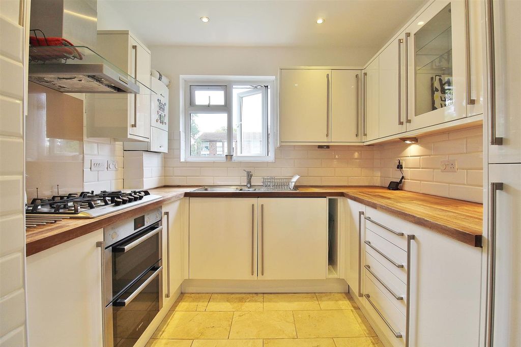 Property photo 2 of 6
