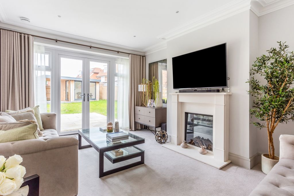 Property photo 2 of 16 Living Room