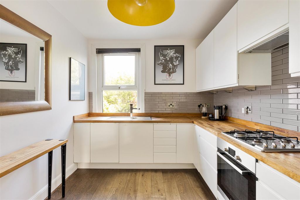 Property photo 3 of 44 Maynard Road, E17