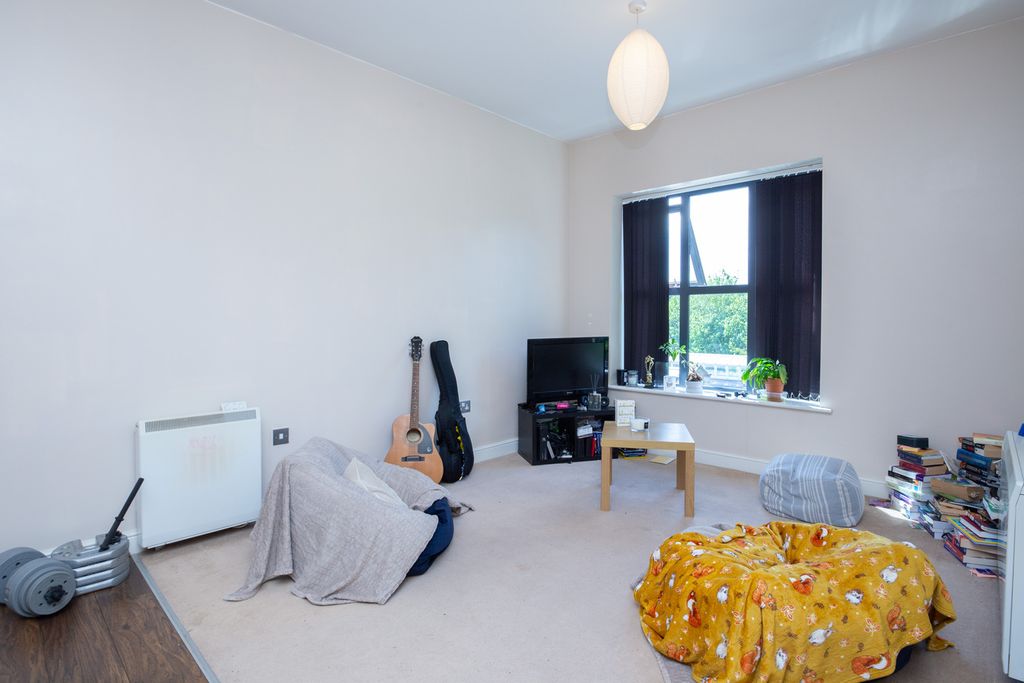 Property photo 2 of 6