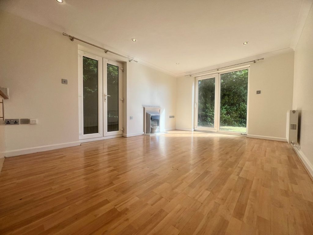 Property photo 2 of 14 Picture No. 22