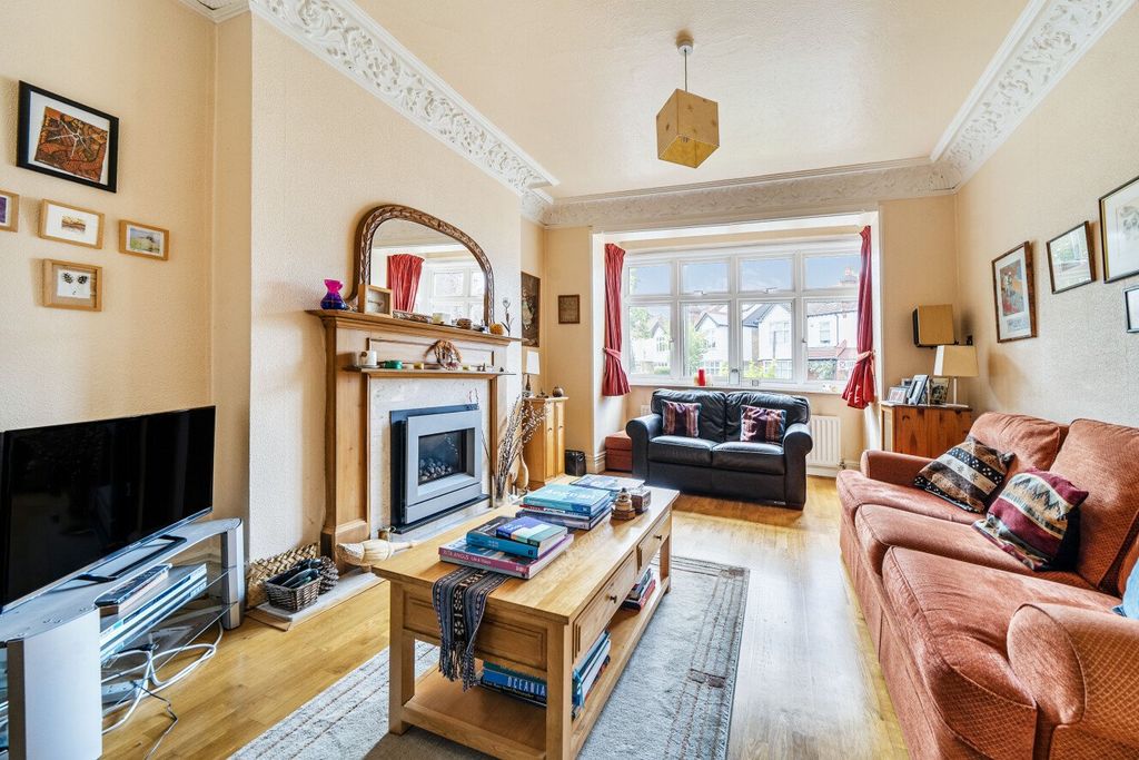 Property photo 2 of 28 Picture No. 04