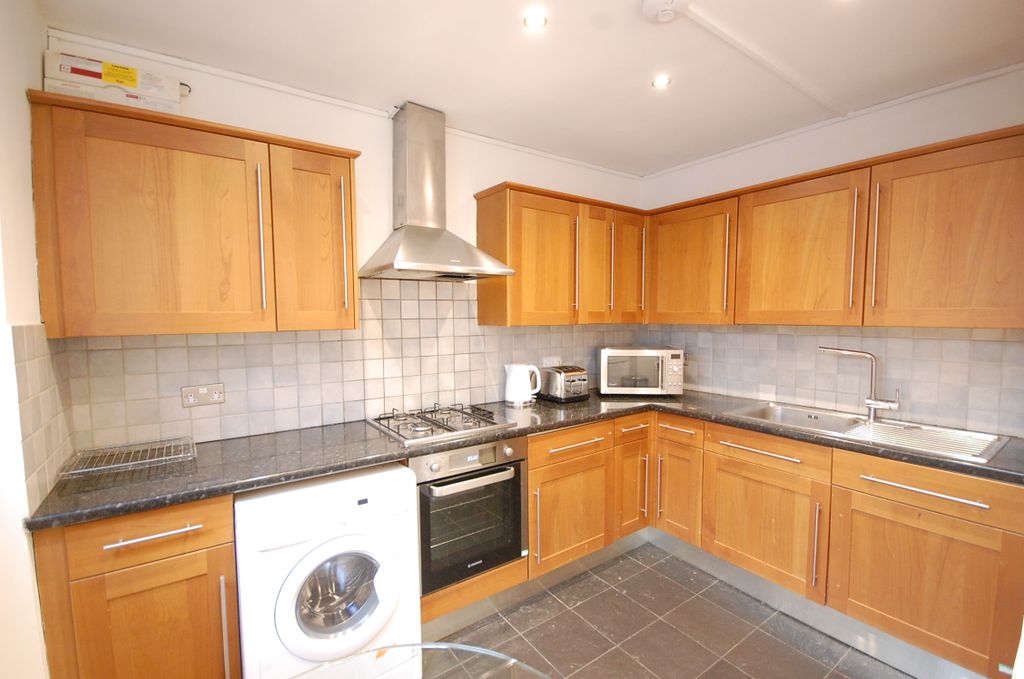 Property photo 3 of 11 Modern Kitchen