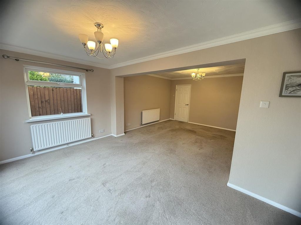 Property photo 3 of 9 12 Green Street -7.Jpg