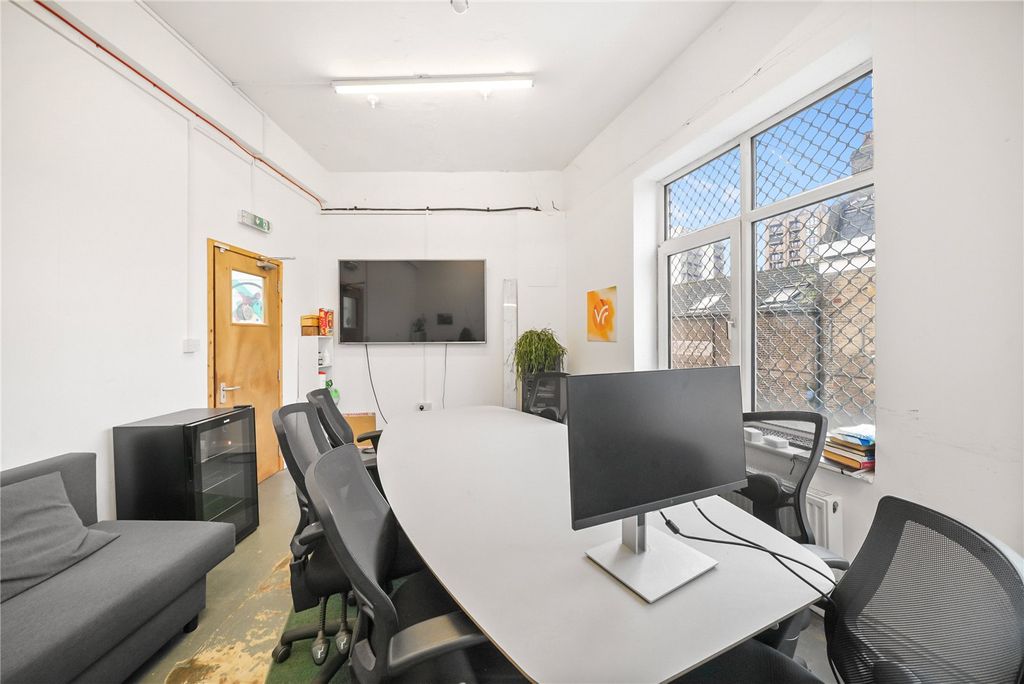 Property photo 2 of 11 Picture No. 17